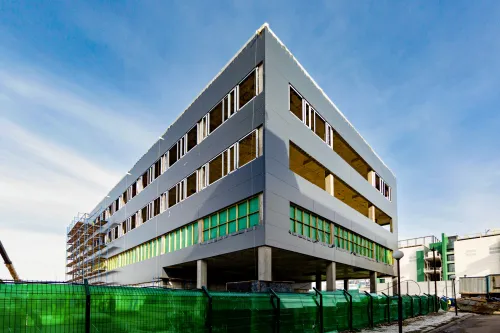 На площадке НИИ МИКРОПРИБОРОВ закончены монолитные работы и монтаж ограждающих конструкций.