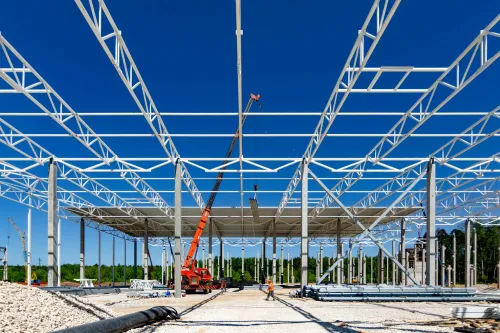 На строящемся в Балашихе заводе«Тайм» начат монтаж фасадных панелей