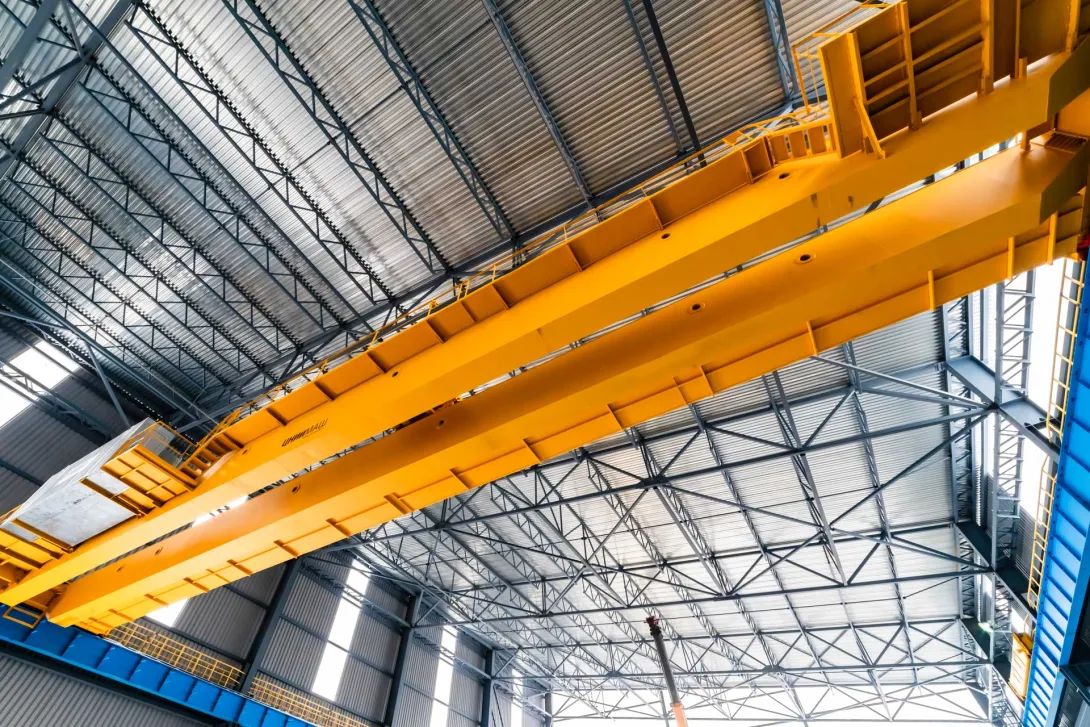 На строящемся складе металлопроката «НЛМК-Калуга» установлен второй двухбалочный кран